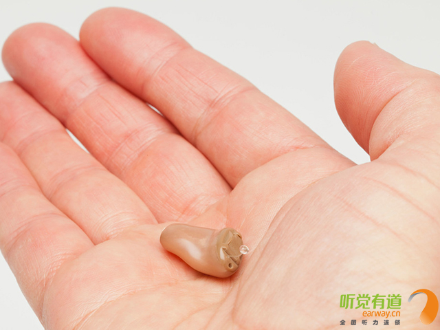 世界上最小的助听器图片